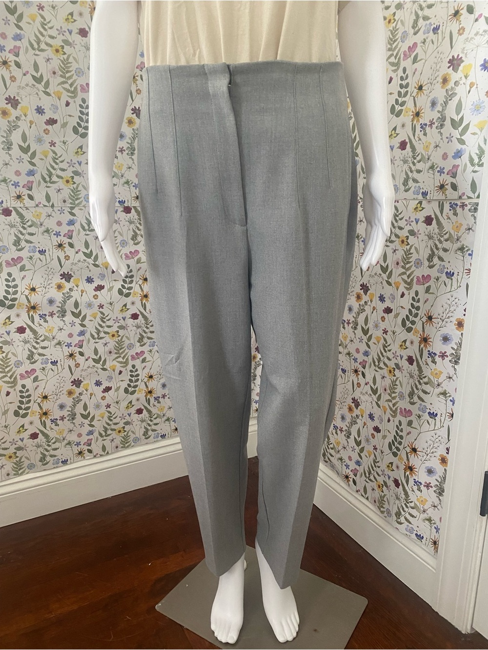 ZARA WMN’s Gray Tailored Dress Pants - Classic Pleated Trousers Size Large